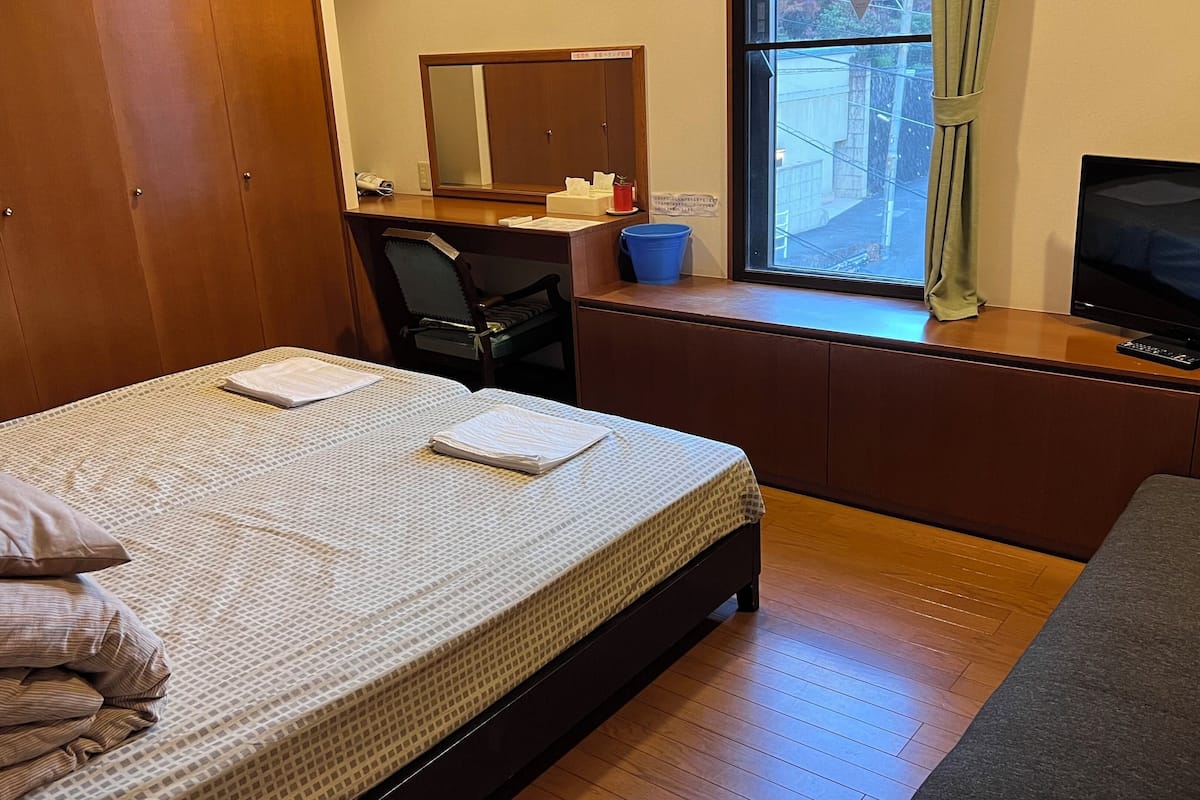 Habitación económica, no fumadores, vistas parciales al mar (304,Private,3person) | 14 dormitorios, cortinas opacas, sistema de insonorización