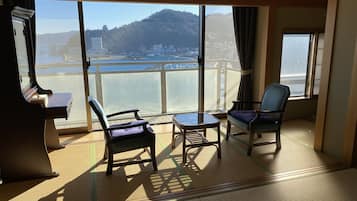 301 Private room with LCD TV, JP-style room, deluxe room, shared bathroom, ocean view, Non Smoking | 14 bedrooms, blackout curtains, soundproofing, iron/ironing board