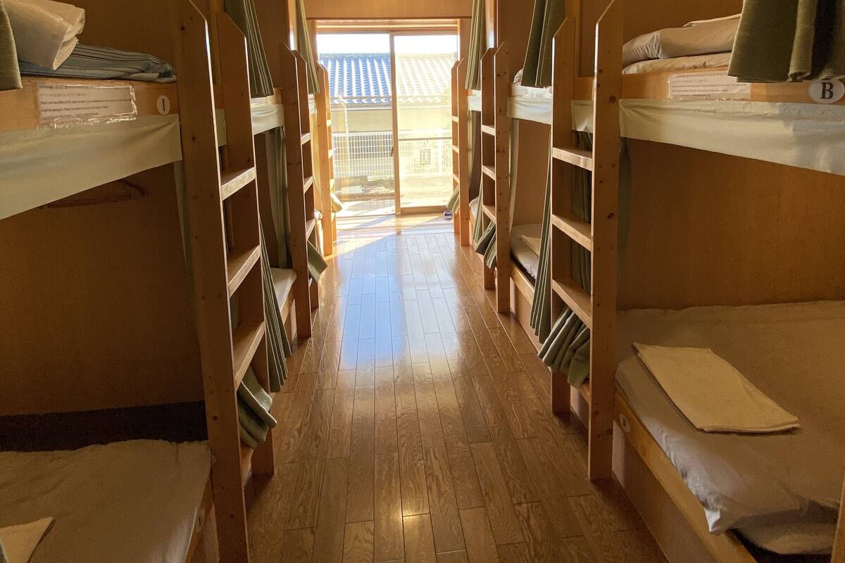 Gemeinsamer Economy-Schlafsaal, Gemischter Schlafsaal, Nichtraucher (101, 12yrs above only,) | 14 Schlafzimmer, Verdunkelungsvorhänge, schallisolierte Zimmer
