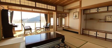 301 Private room with LCD TV, JP-style room, deluxe room, shared bathroom, ocean view, Non Smoking