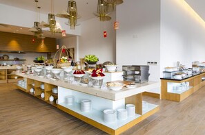 朝食 (ビュッフェ)、毎日提供 (1 名様 300000 VND)