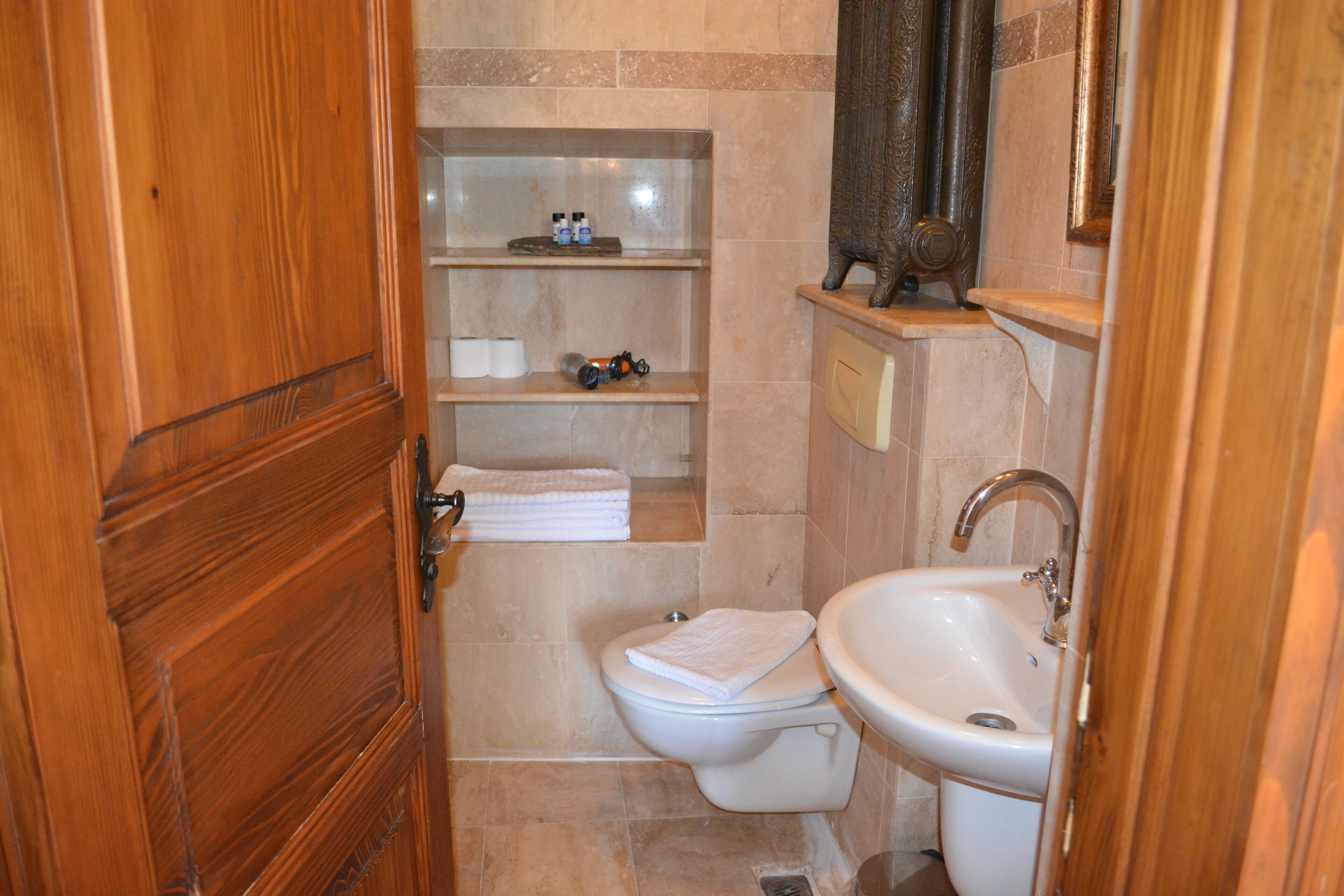 doktorun odasi 2 (comfort oda) | bathroom | shower, designer toiletries, hair dryer, slippers