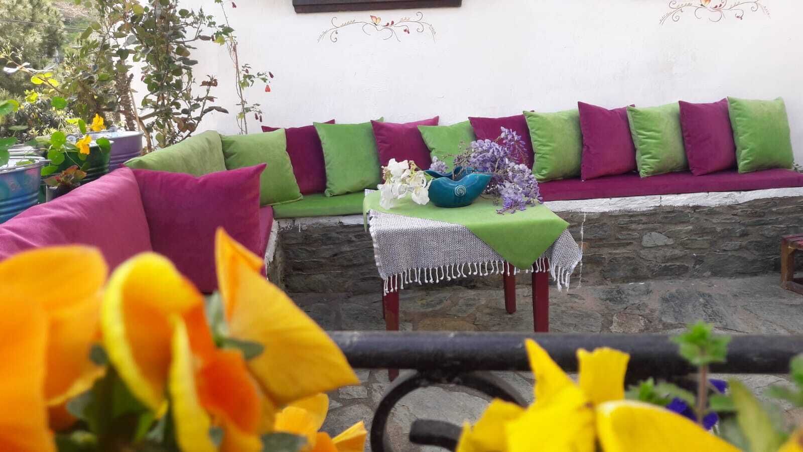 61-inch lcd tv with satellite channels, tv