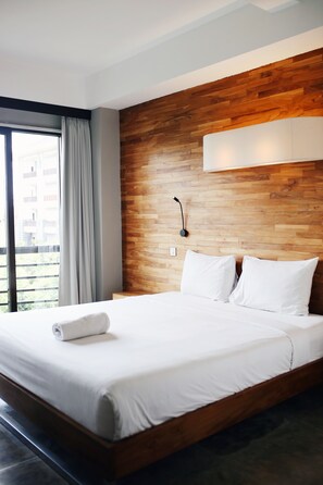 In-room safe, desk, blackout curtains, free WiFi - Surf Motel (Canggu)