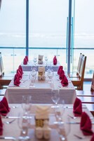 Se sirven desayunos, almuerzos y cenas; con vista a la playa