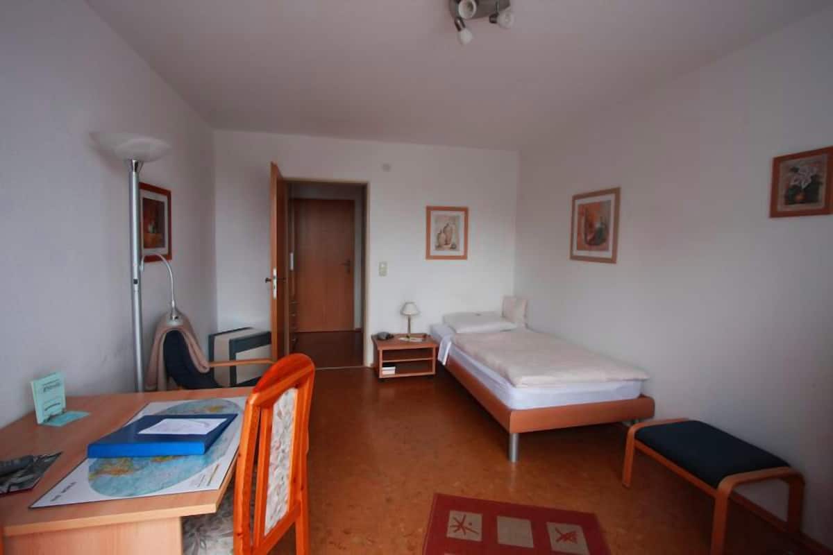 Single Room | In-room safe, desk, rollaway beds (surcharge), WiFi (free)