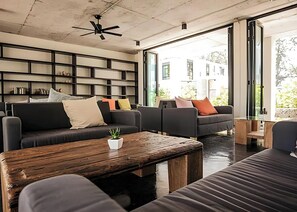 Lobby sitting area - The Title Beach Front (Rawai)