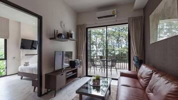 Suite Sea Front | Living room | 32-inch LCD TV with cable channels