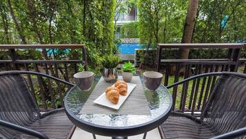 Suite with Pool Access | Balkong