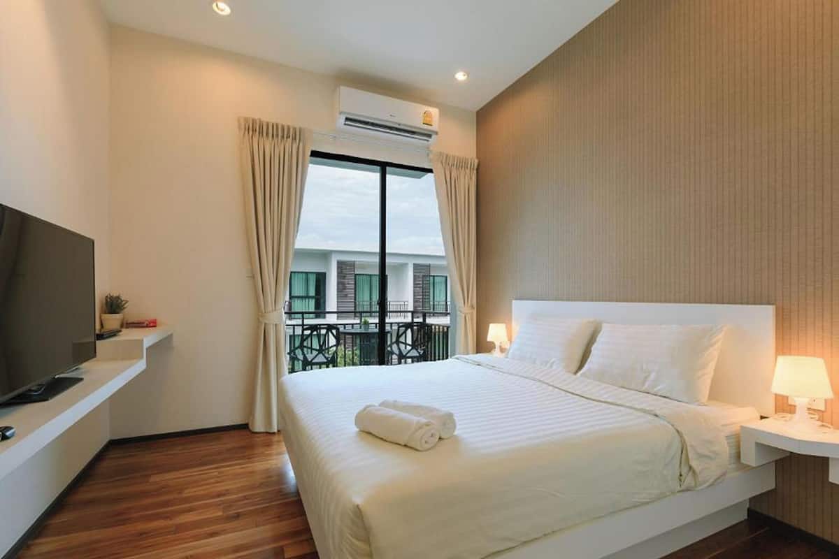 1 bedroom, in-room safe, desk, blackout drapes