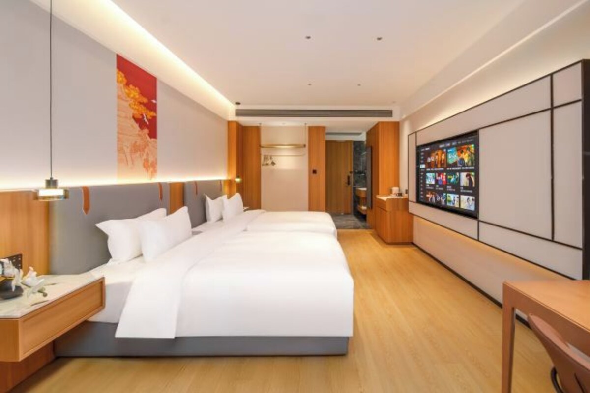 Premium bedding, minibar, in-room safe, desk