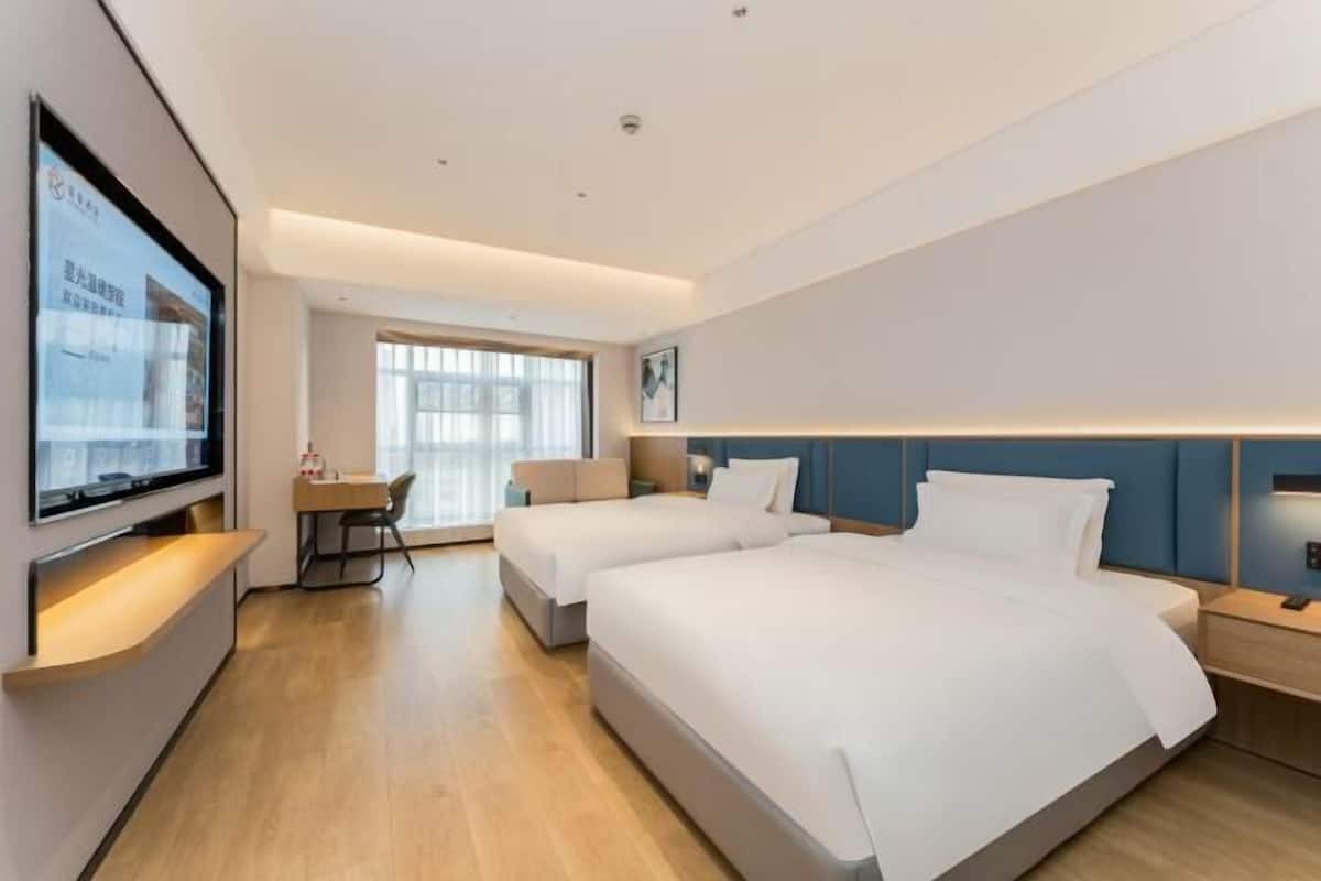 Premium bedding, minibar, in-room safe, desk