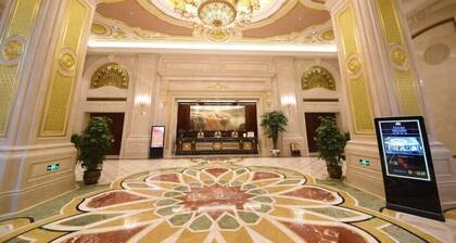 Huanghe Grand Hotel