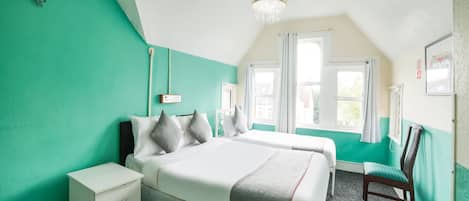 Tremannsrom – deluxe | Allergitestet sengetøy, safe på rommet og strykejern/-brett