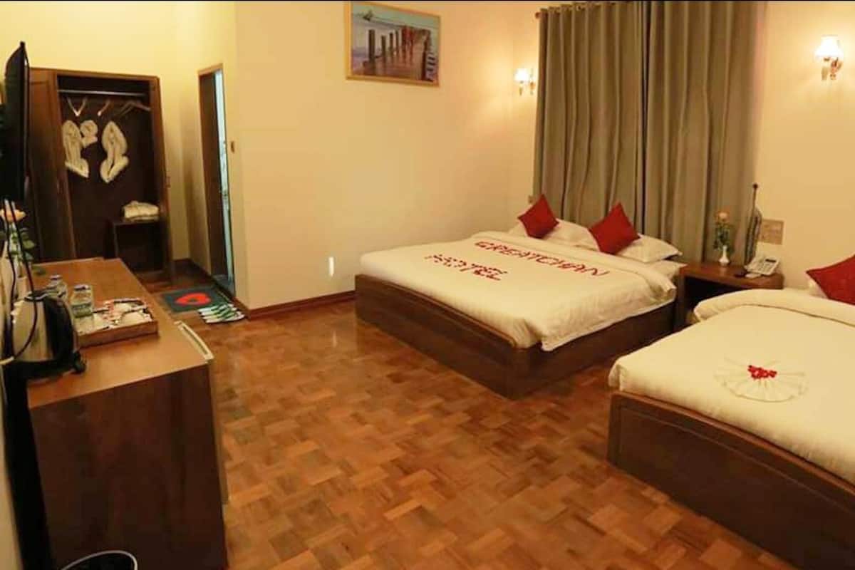 Minibar, in-room safe, desk, free WiFi