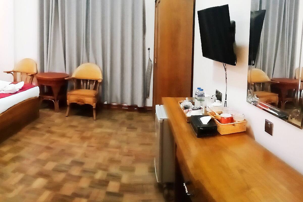 Minibar, in-room safe, desk, free WiFi