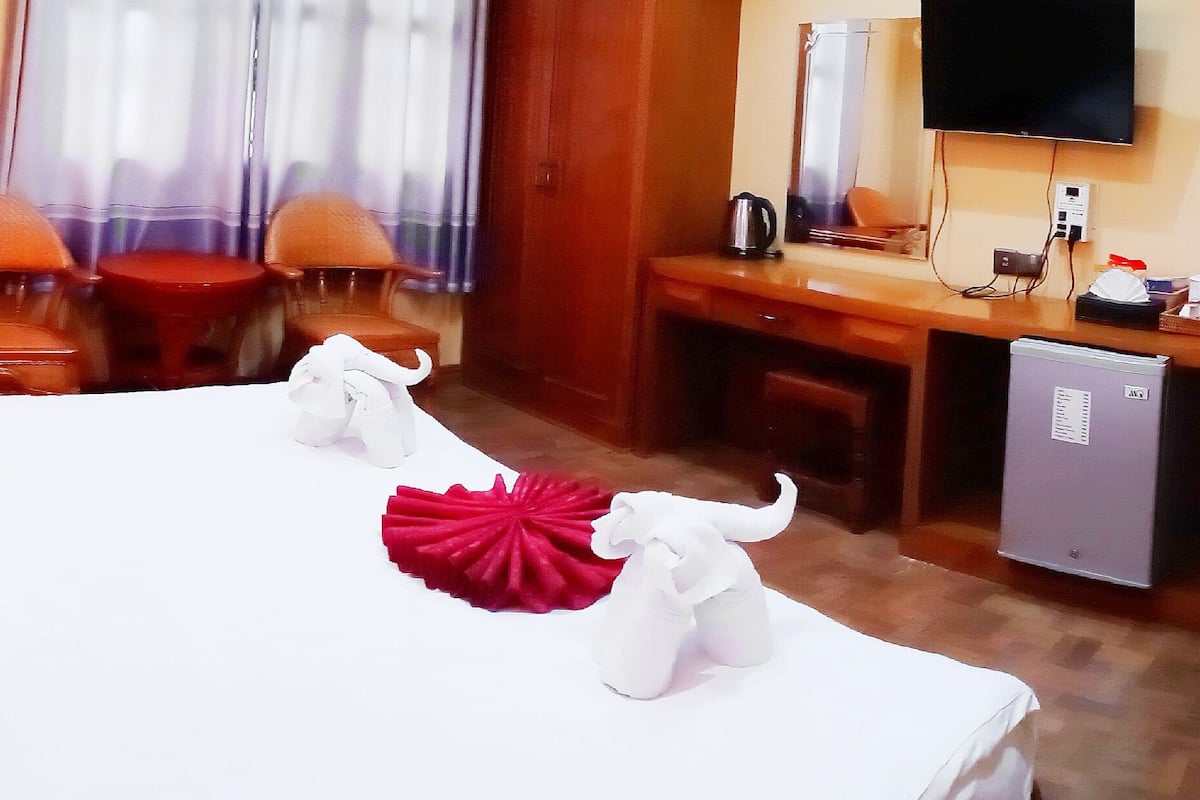 Minibar, in-room safe, desk, free WiFi