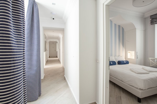 Classic Dependance,Annex Building | Sengetøy av topp kvalitet, senger med overmadrass og minibar