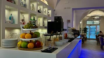 Petit déjeuner buffet (15 EUR par personne)