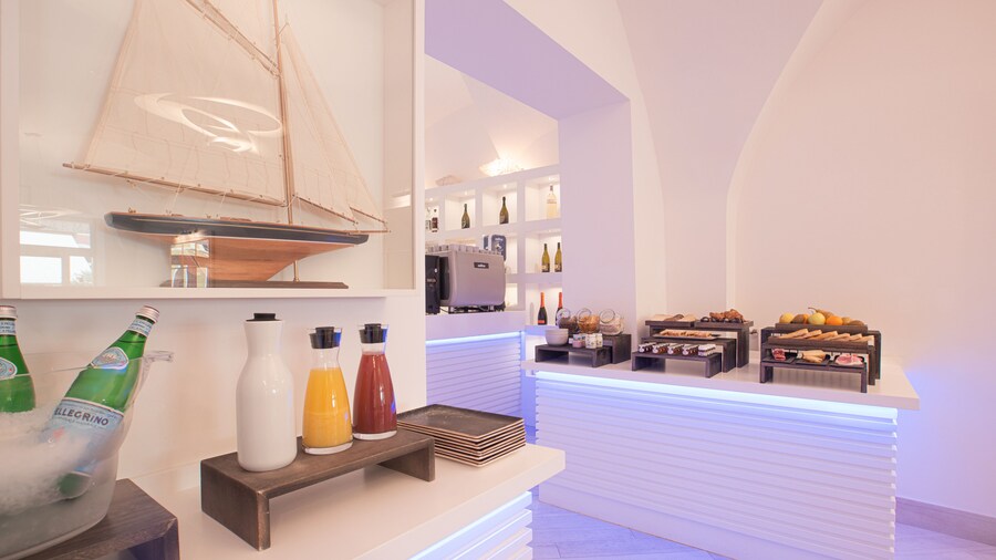 Marina Hotel Charming Rooms