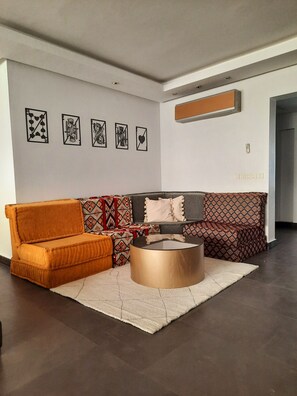 Deluxe Apartment | Living area