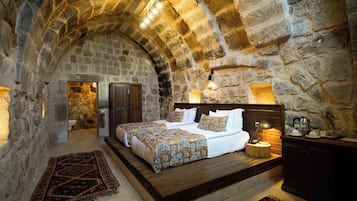 Premium bedding, minibar, individually decorated, individually furnished