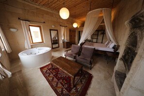 Superior Cave Suites Room | Living room | Heated floors - Helike Cave Suites (Nevsehir)