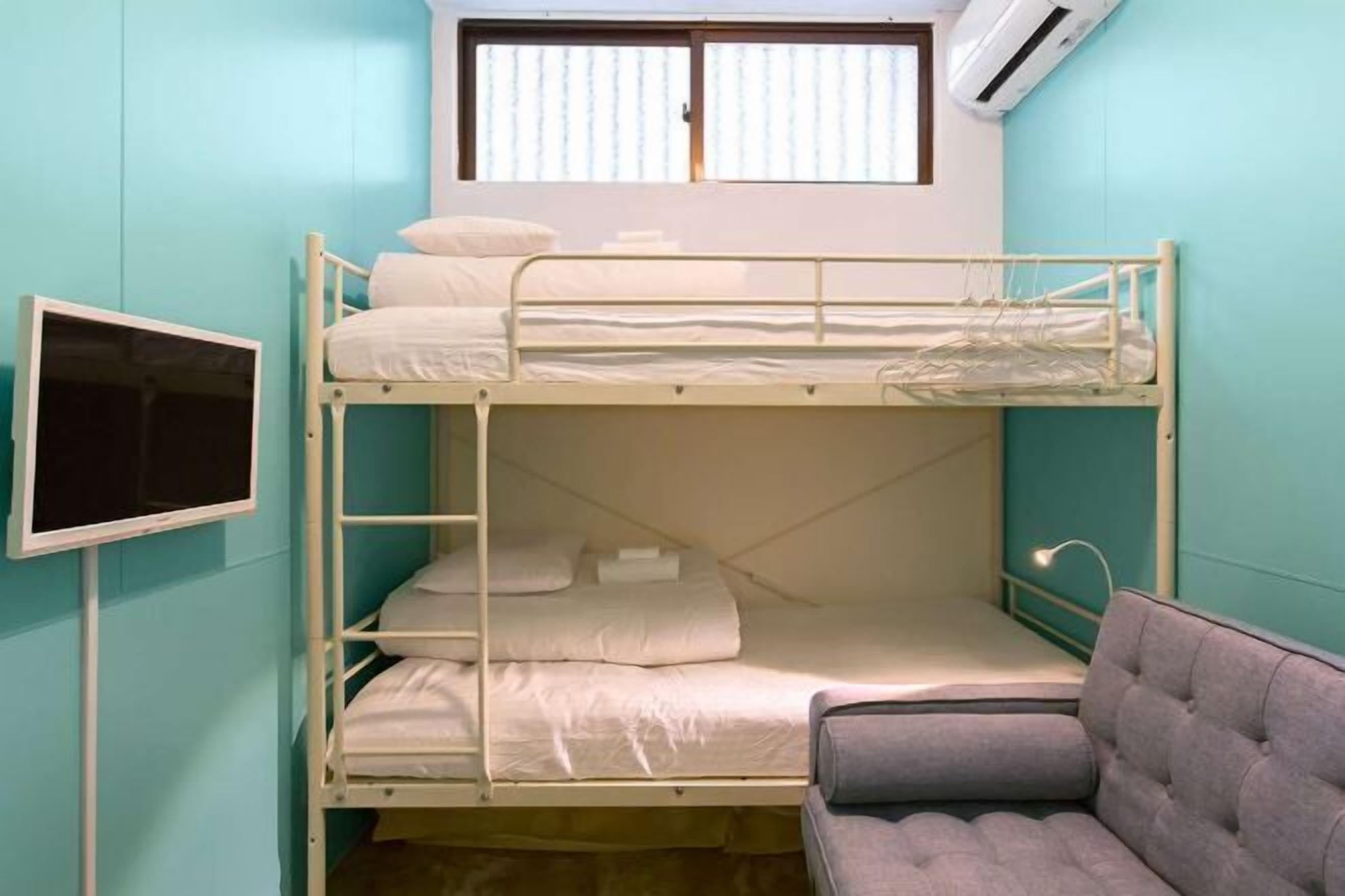 Free WiFi, bed sheets