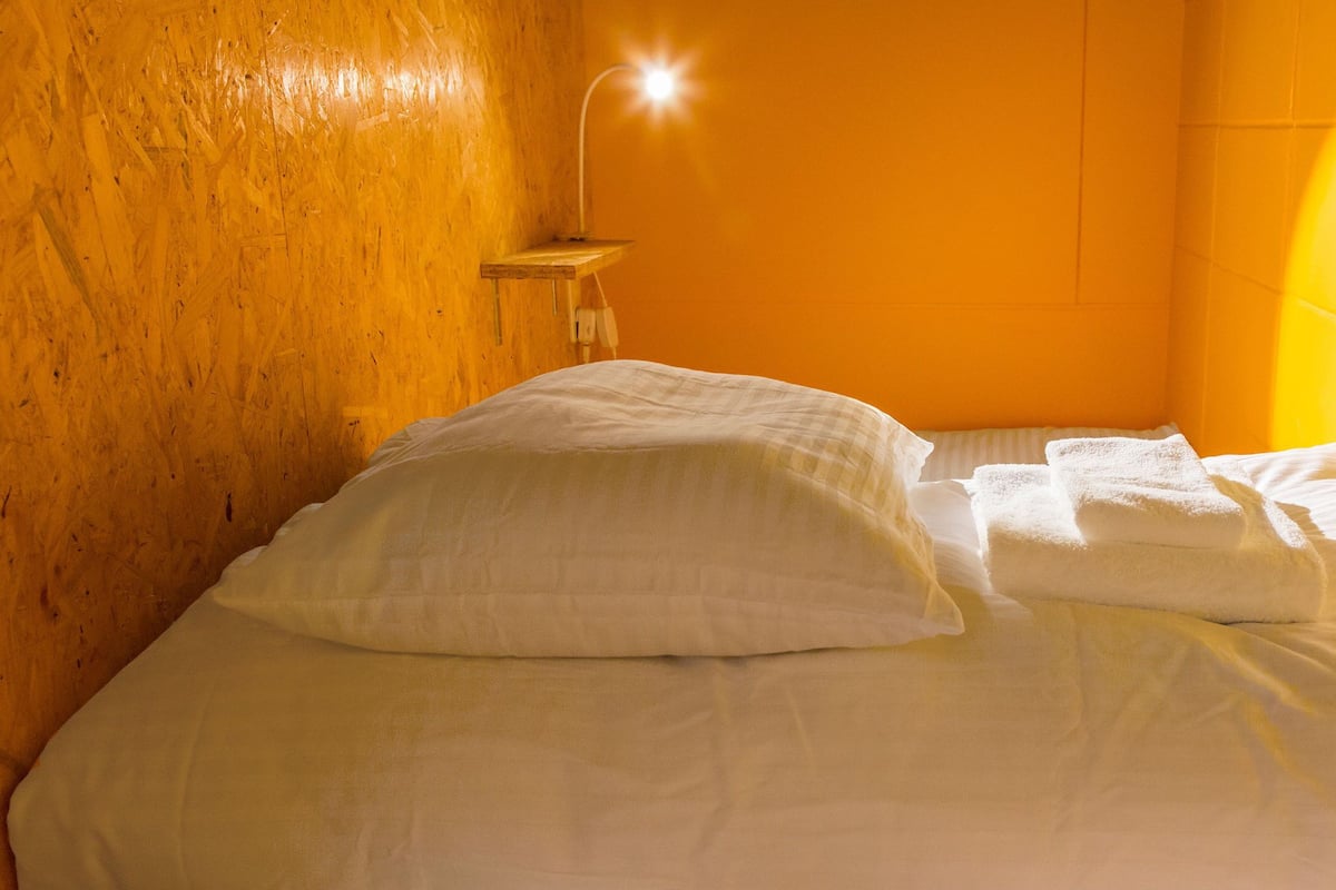 Free WiFi, bed sheets