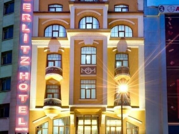 Front of property – evening/night - Berlitz Hotel (Ankara)