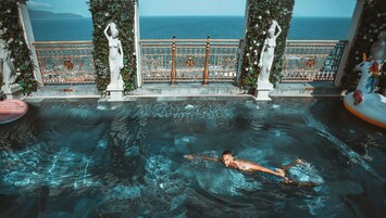 Outdoor pool, sun loungers