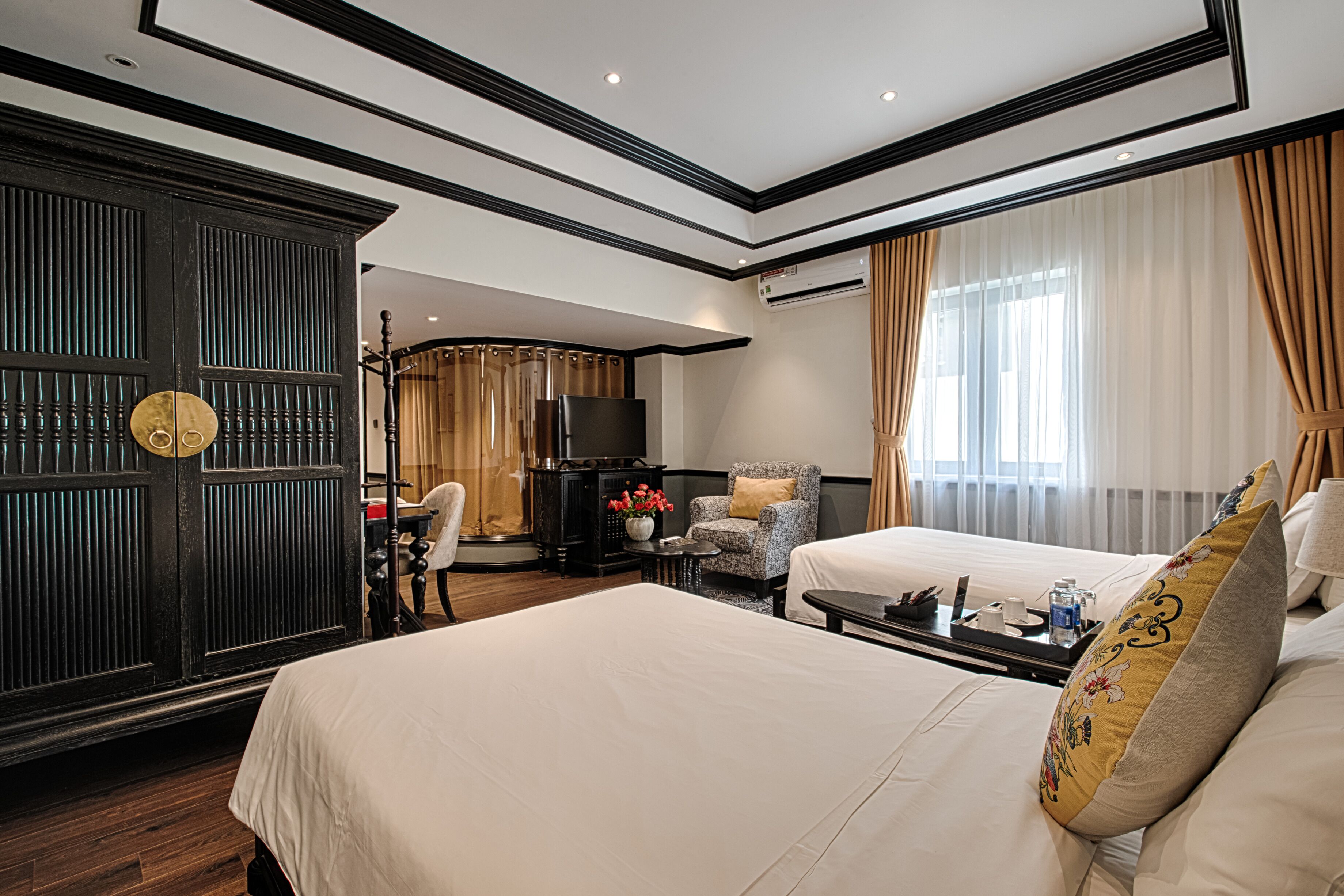 suite twin with bathtub incl afternoon tea | 2 bedrooms, minibar, in-room safe, desk