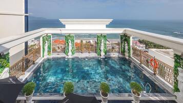 Kolam renang rooftop