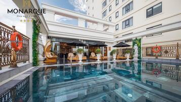 Outdoor pool, sun loungers