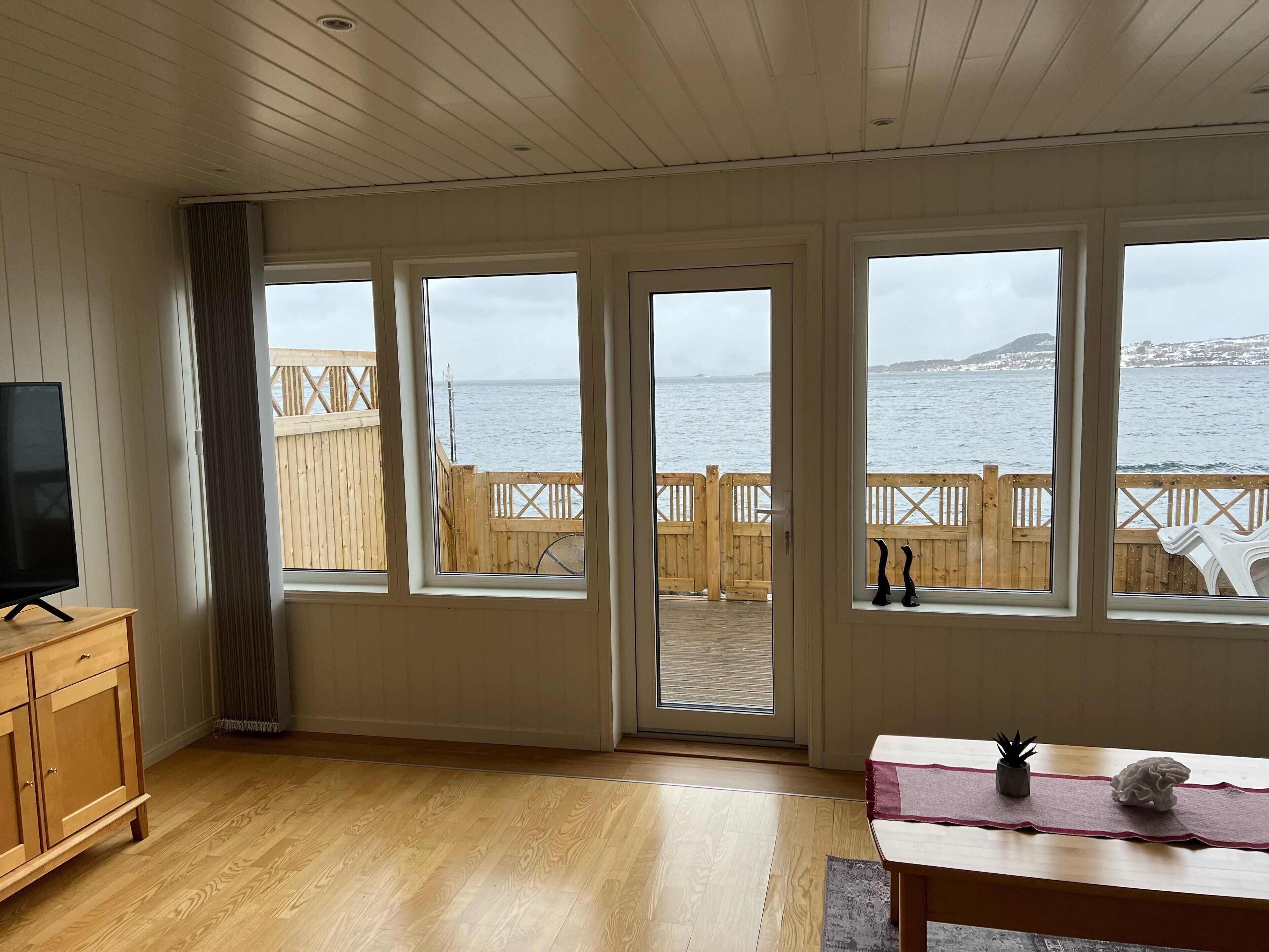 Fisherman Cabin 3 Bedrooms, with Sauna | Living area | 32-inch TV with cable channels