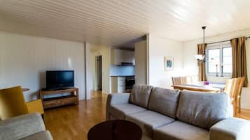 Norlandshouse 3 Bedrooms | 客廳 | 32 吋電視連有線電視頻道