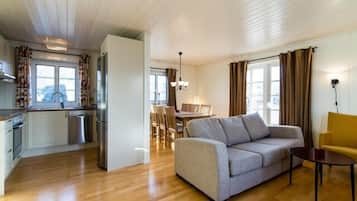 Norlandshouse 3 Bedrooms | Living room | 32-inch TV with cable channels