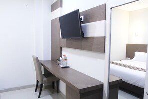 Business Room | Room amenity - Citra Suites Surabaya (Surabaya)