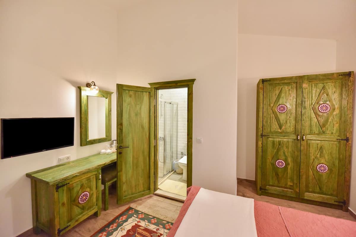 Economy Double Room | Premium bedding, minibar, in-room safe, desk