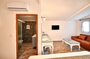 Ropa de cama de alta calidad y minibar 