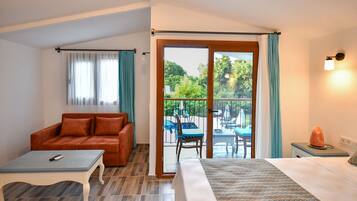 Habitación superior | Ropa de cama de alta calidad, minibar, caja fuerte