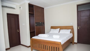 Ropa de cama de alta calidad y escritorio