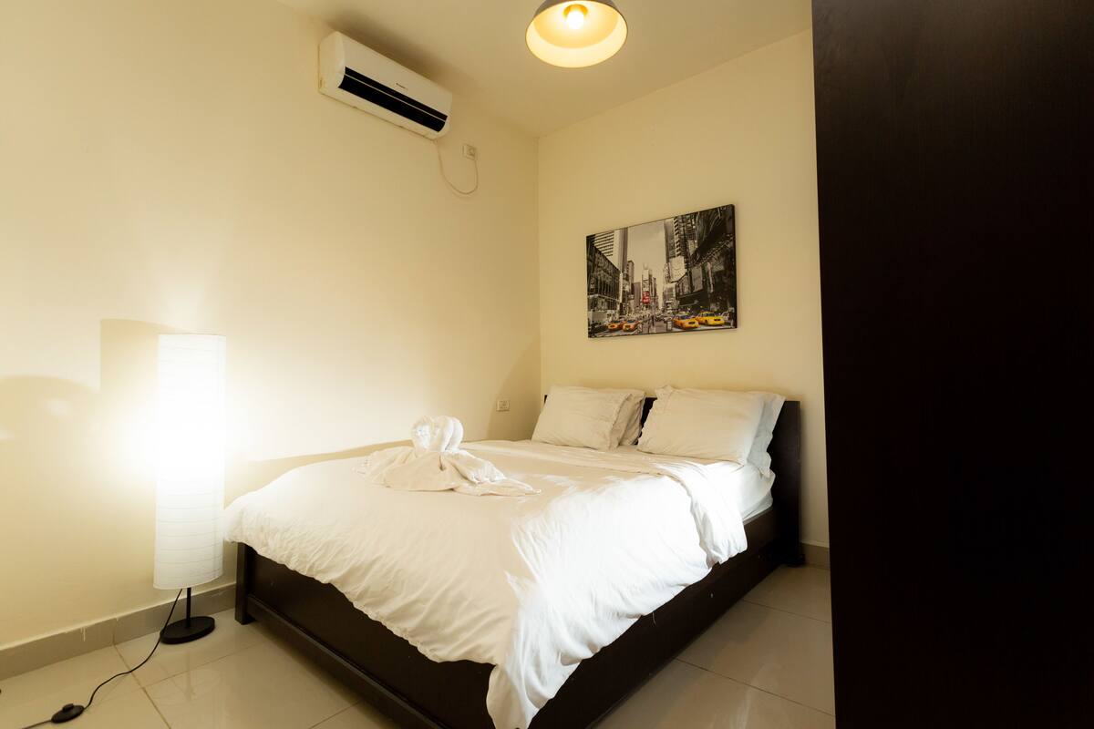 Comfort Studio, 1 Queen Bed | Premium bedding, blackout curtains, soundproofing, free WiFi