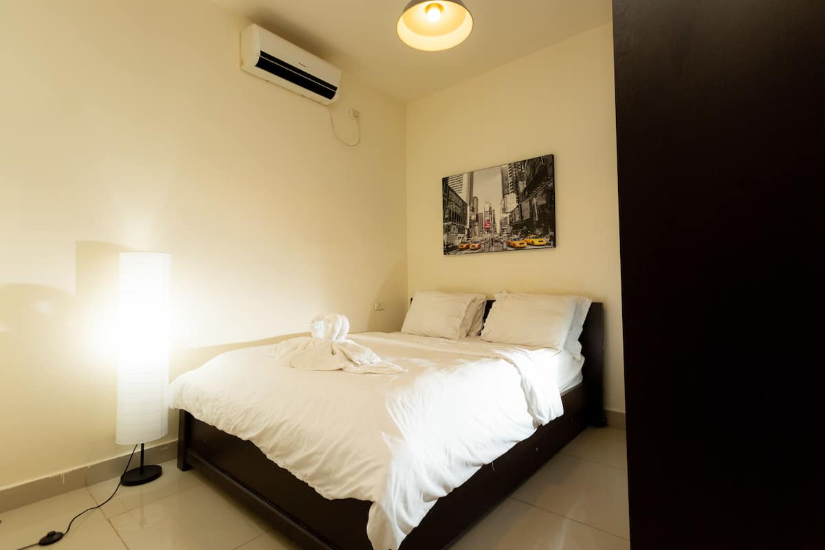 Comfort-Studio, 1 Queen-Bett | Hochwertige Bettwaren, Verdunkelungsvorhänge, schallisolierte Zimmer