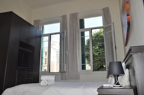 Premium bedding, desk, soundproofing, free WiFi - TLV Urban Life Style (Tel Aviv)