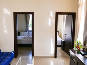 Premium bedding, desk, soundproofing, free WiFi