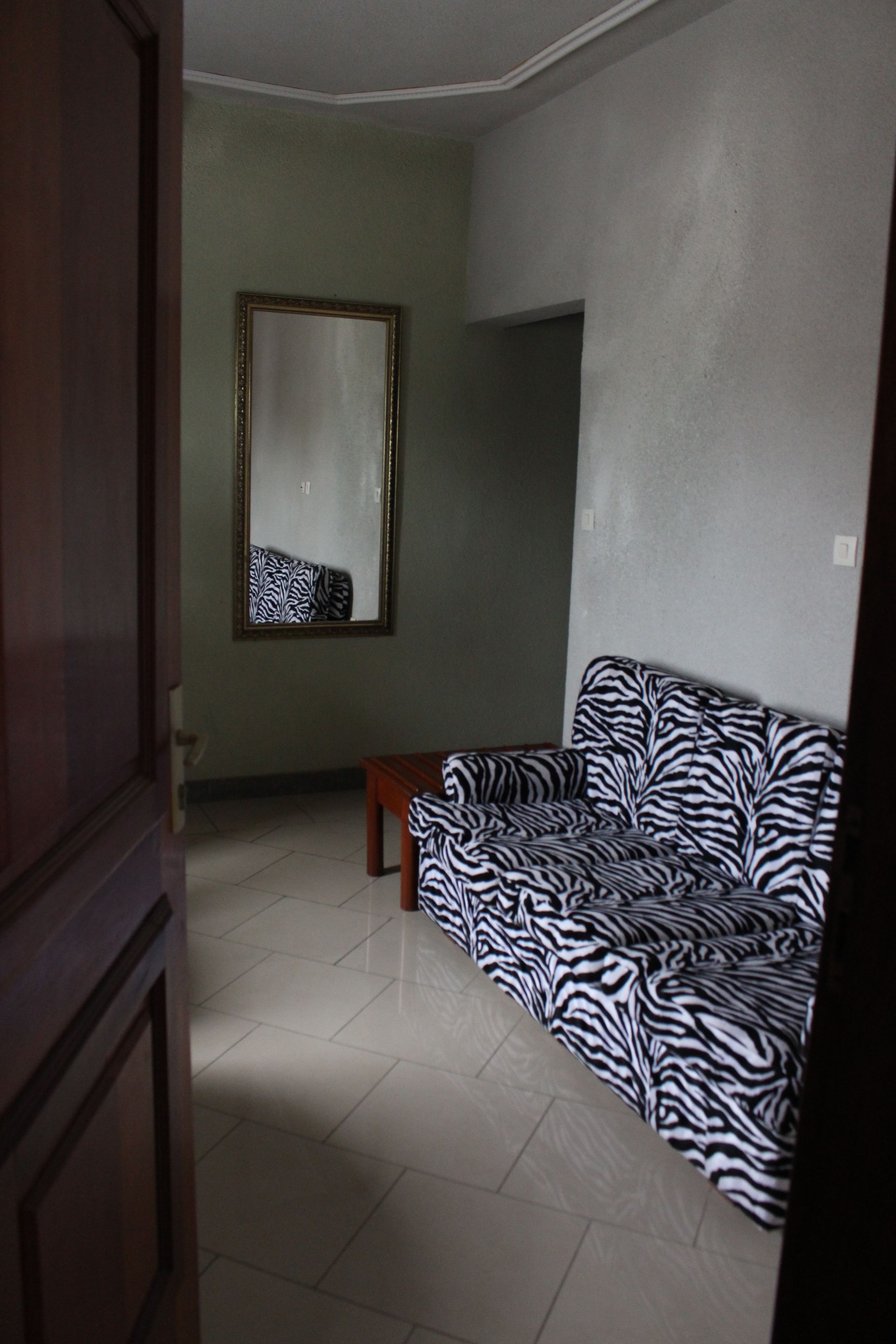deluxe double room | living area | flat-screen tv
