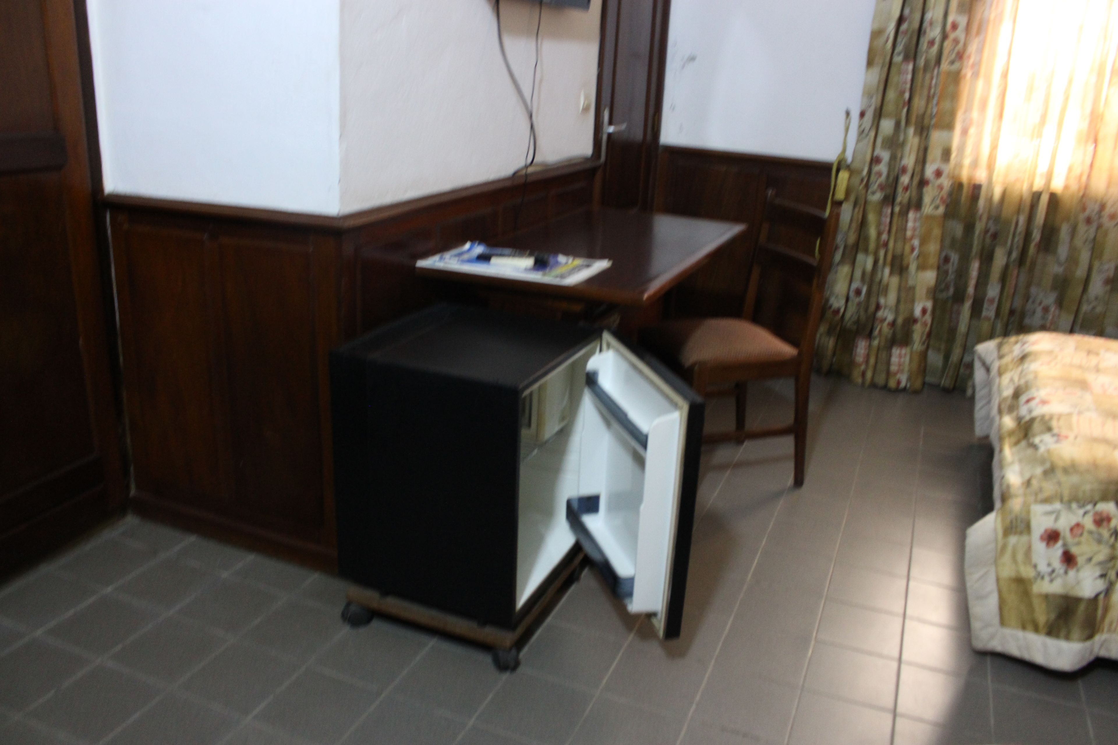 classic twin room | mini fridge