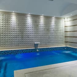 Indoor spa tub