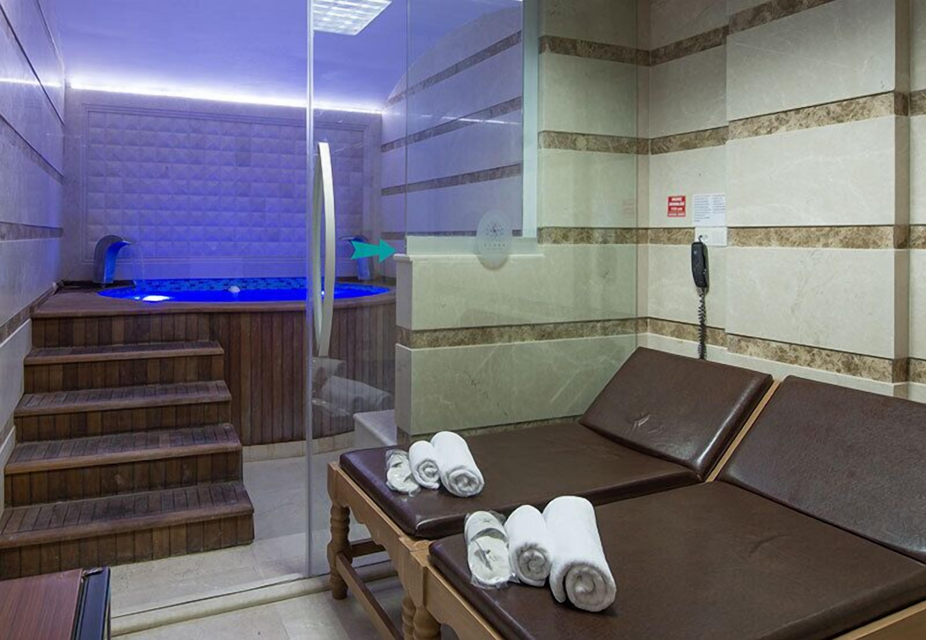 indoor spa tub